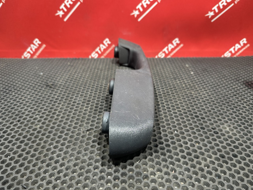 Ручка решетки радиатора левая