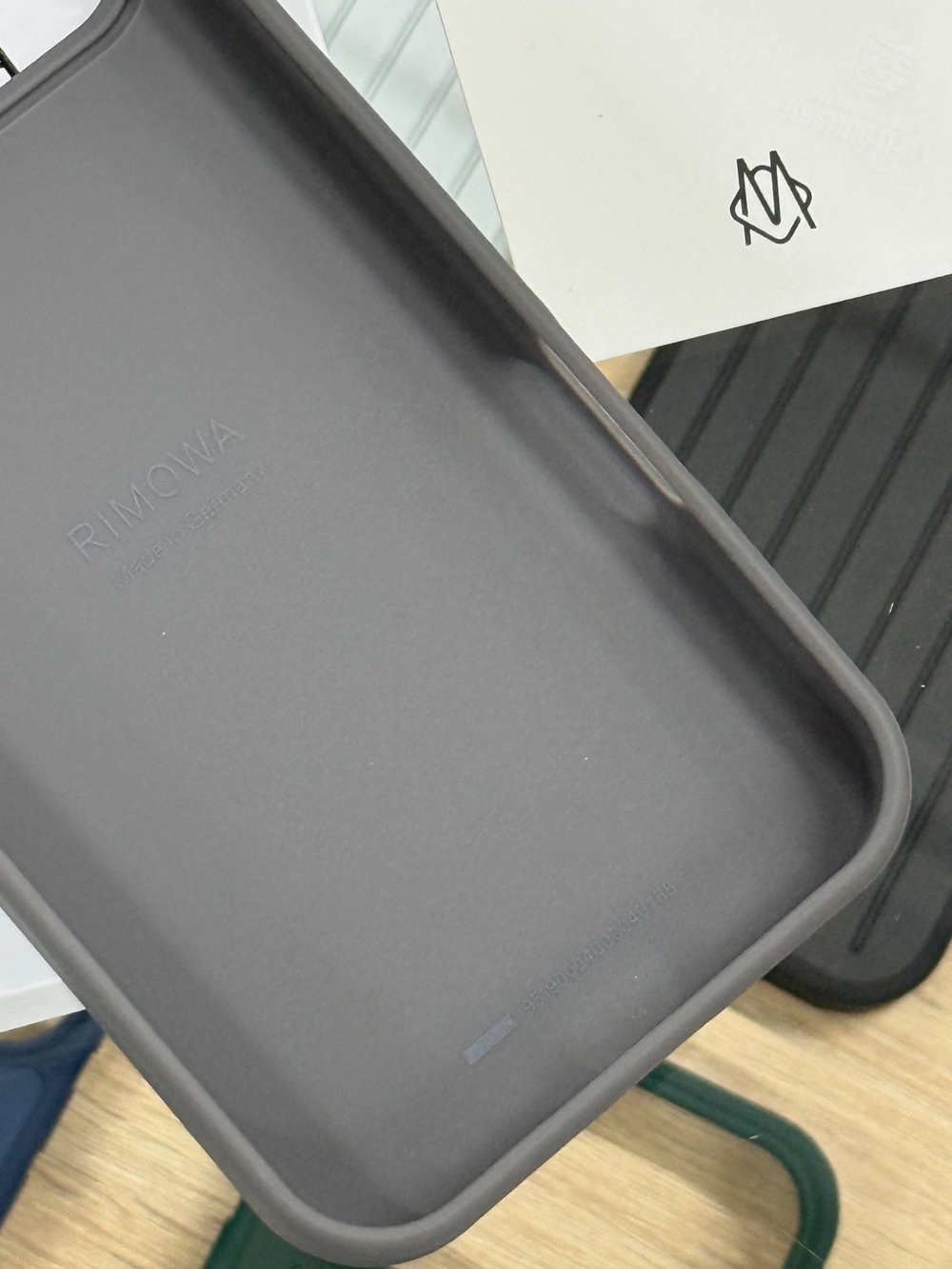 Чехол на iPhone 17 Pro Max Rimowa