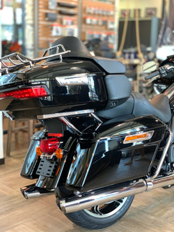 Ultra Limited, Harley-Davidson (FLHTK), 2021 vivid black