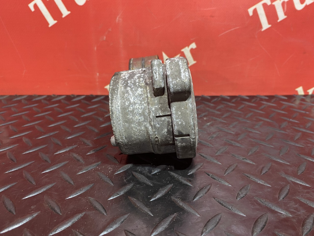 Ролик натяжитель приводного ремня