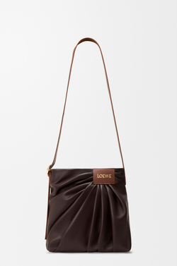 Loewe Сумка-тоут Draped из мягкой овечьей кожи наппа, темно-каштановый