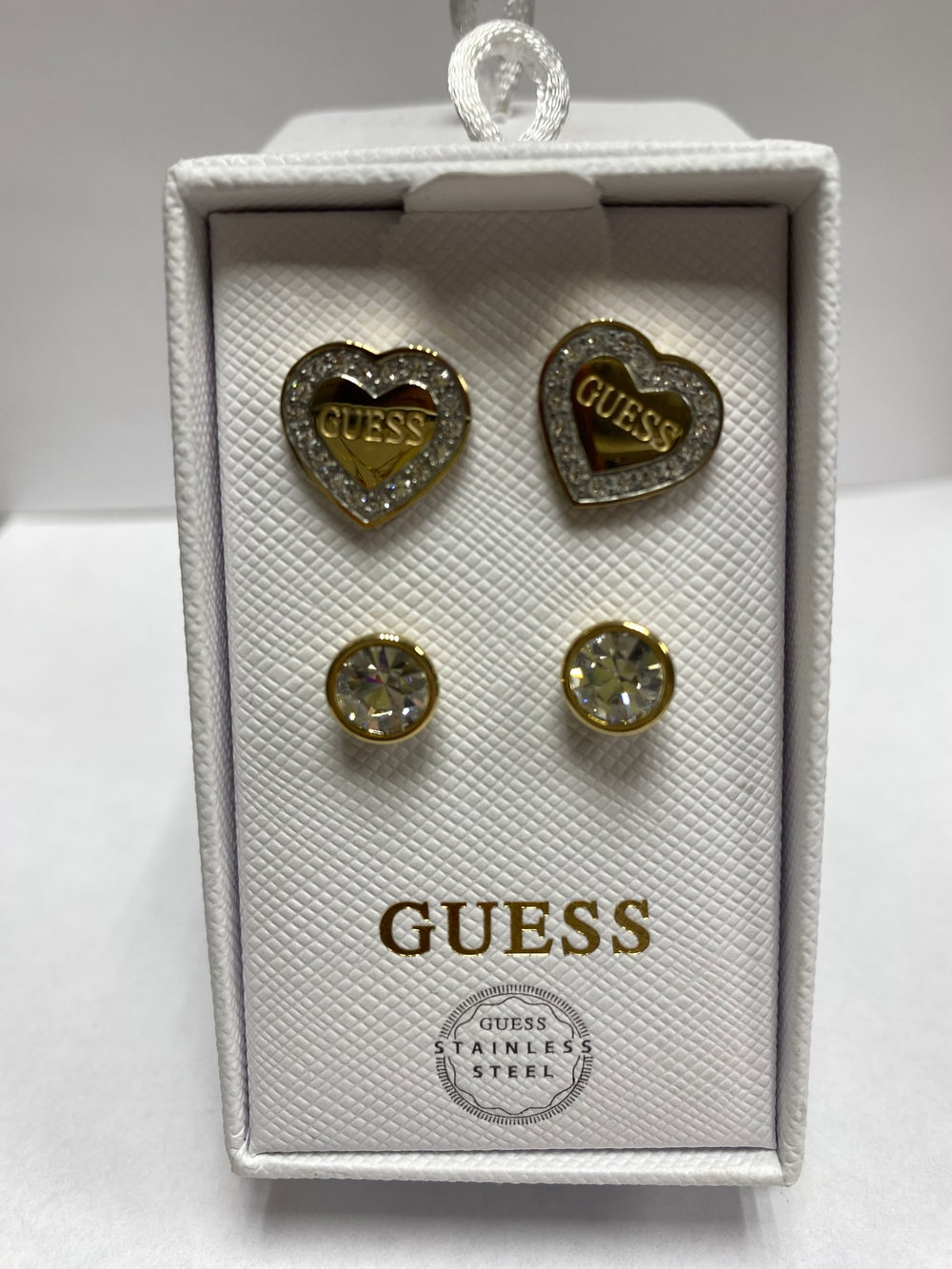 Набор: серьги 2 пары GUESS Желтый металл: сердечки/Стразы//Белый страз Девочка