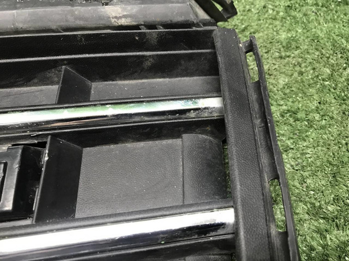 Решетка переднего бампера VW Touareg 3 (18-23)