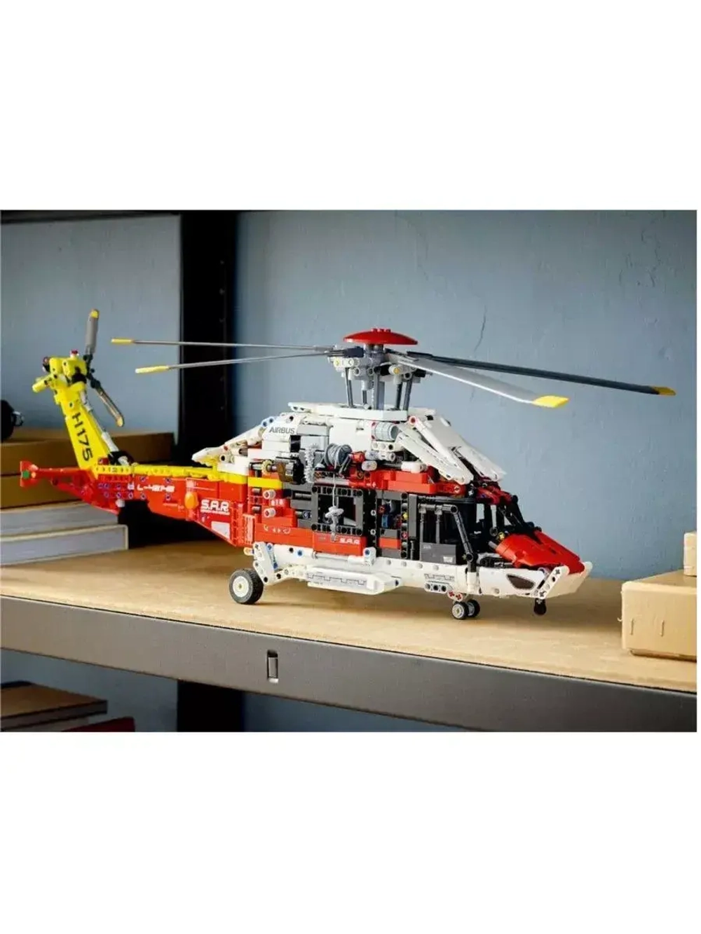 Конструктор Спасательный вертолет Airbus H175 2001 деталь