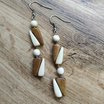 Серьги Клинышки, дерево, цвет молочный, светло-коричневый