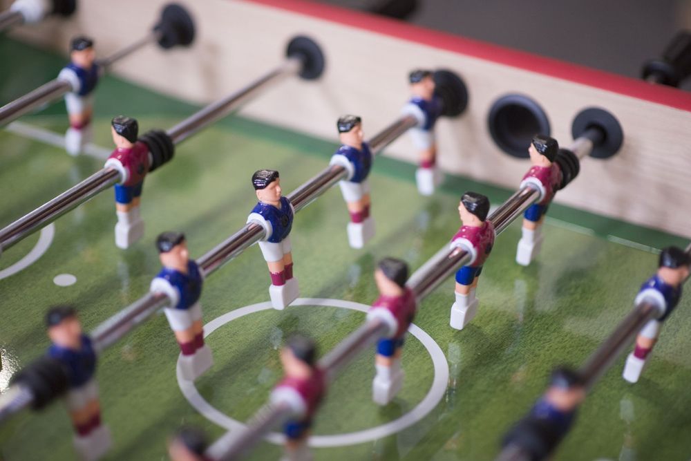 Настольный футбол (кикер) «Glasgow» (152.5x76x89 см, коричневый)