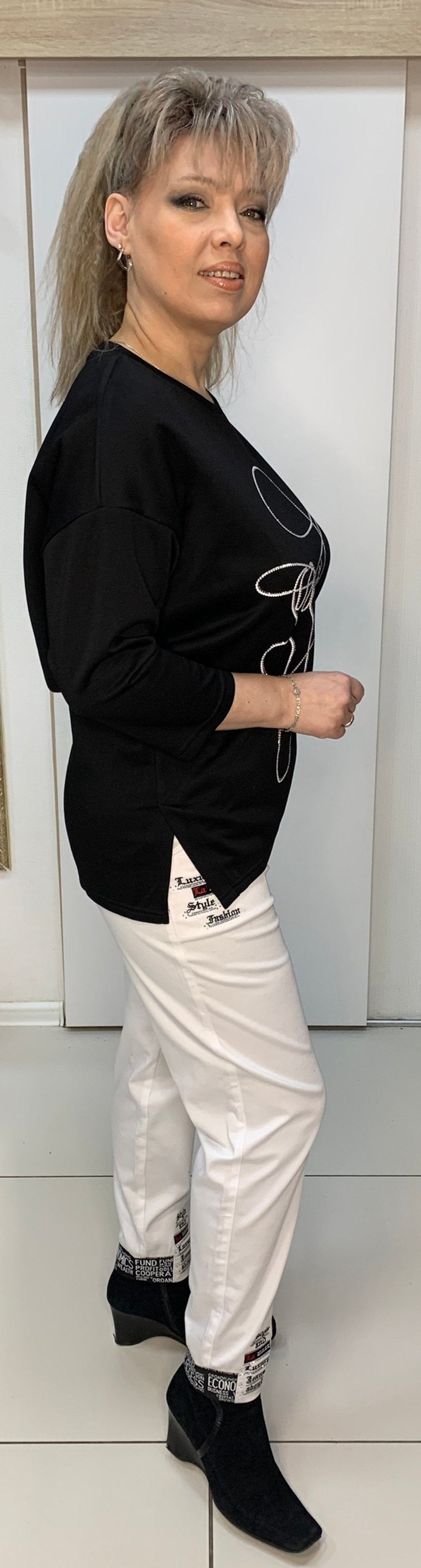 Коттоновая толстовка со стразовым cилуэтом