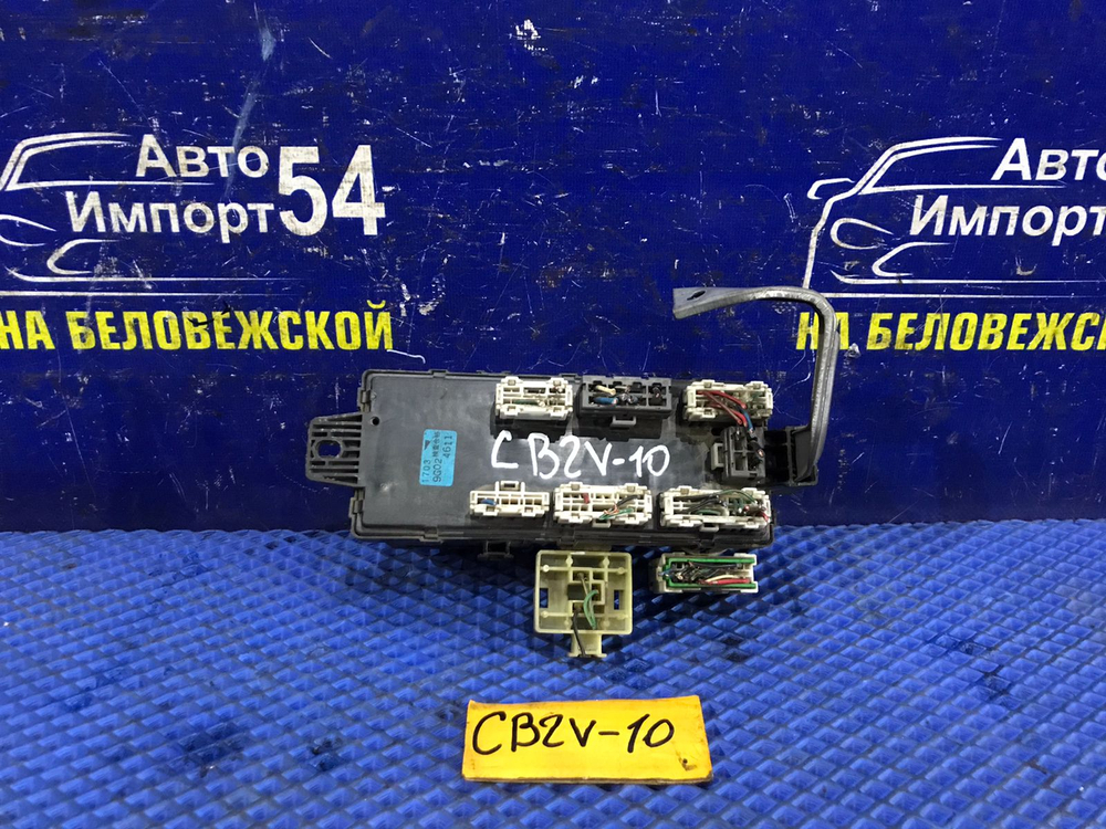 Блок предохранителей салонный MITSUBISHI LIBERO 1999