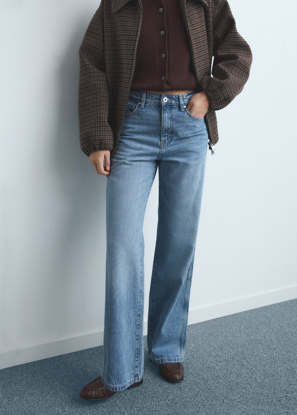 Прямые джинсы с завышенной талией