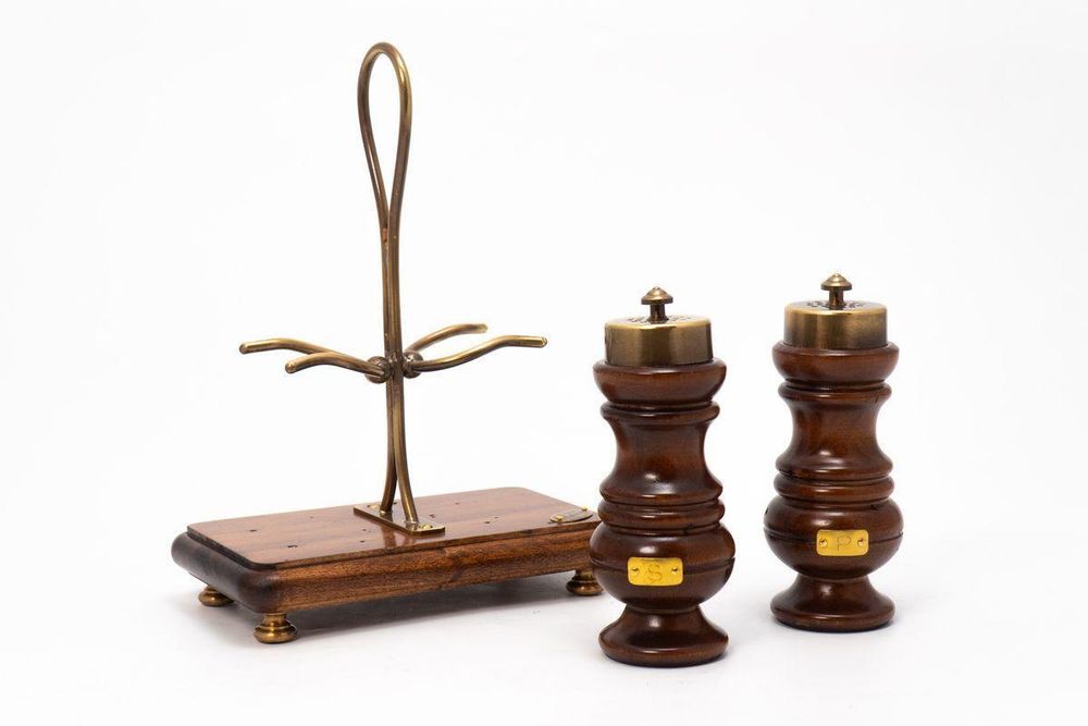 Capanni Подставка под соль и перец