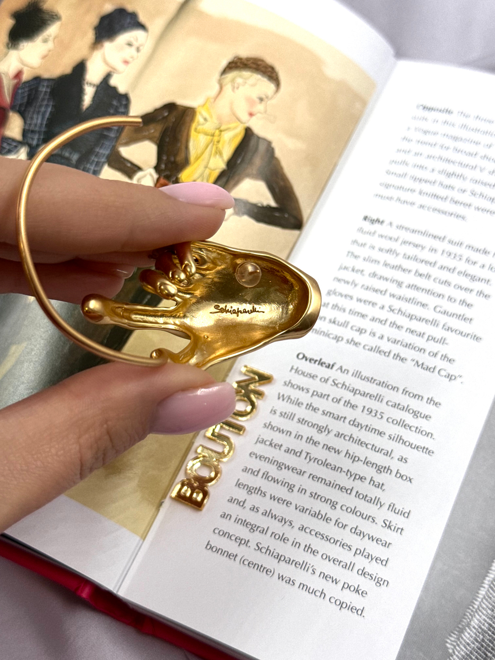 Моносерьга Скиап. матовое золото "Ладонь со стразами"