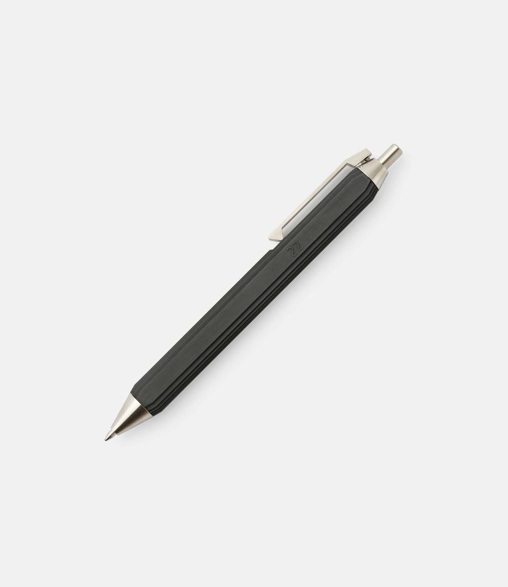 22 Studio Contour Ballpoint Pen Dark Grey — ручка из бетона