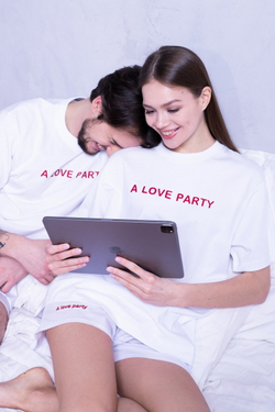 Футболка  A LOVE PARTY