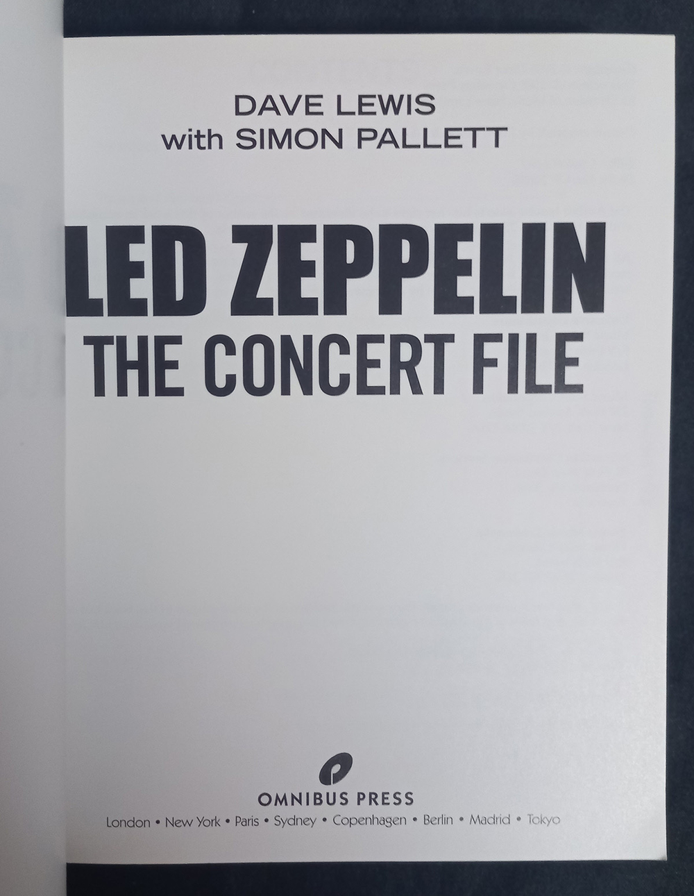 Led Zeppelin: The Concert File / Dave Lewis, Simon Pallett