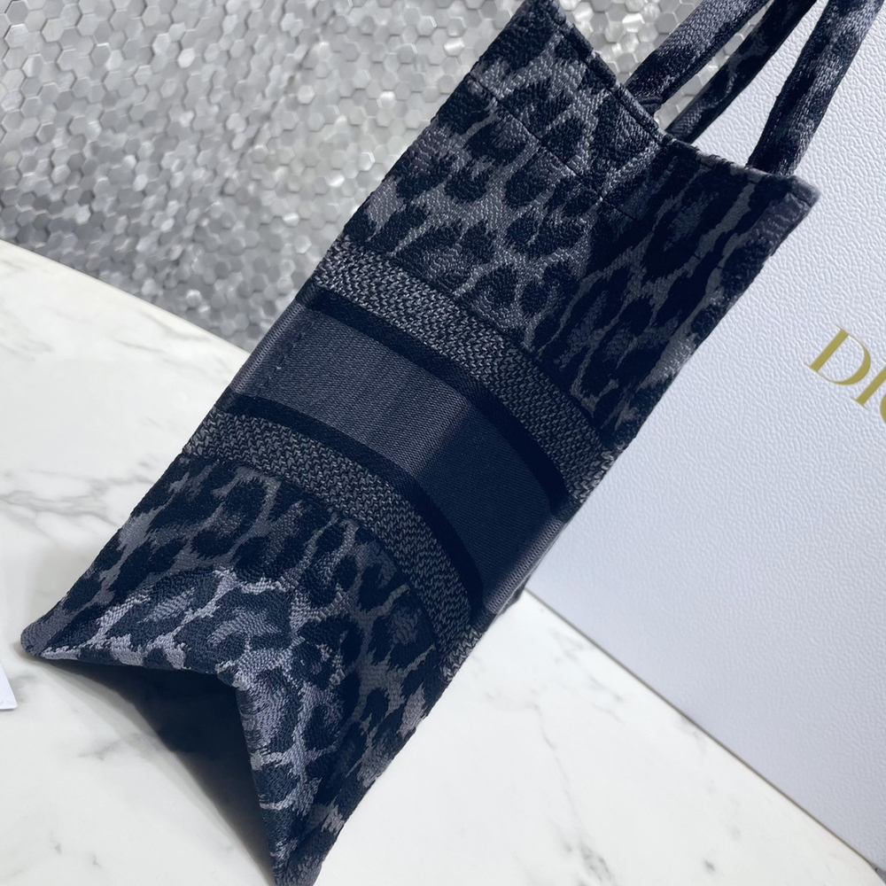 Christian Dior Book Tote 36 cm