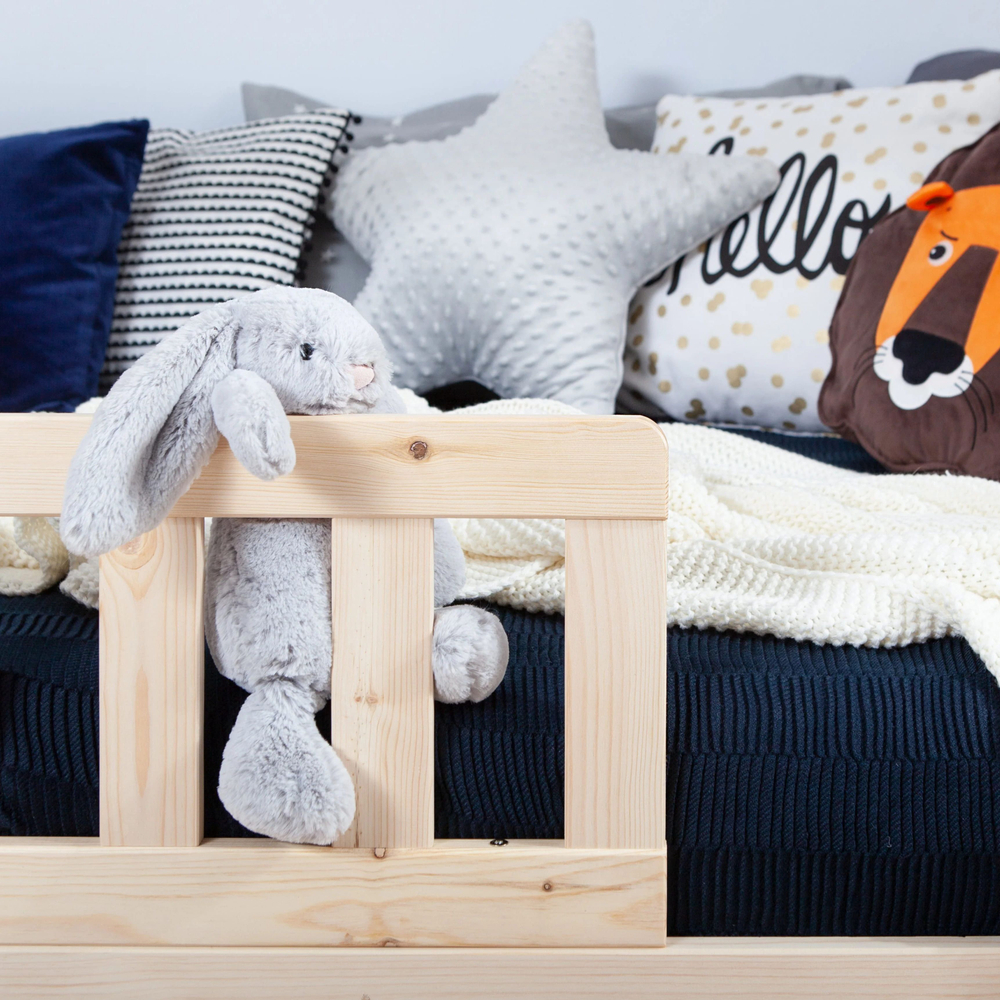 Кровать-домик Чайн 90х200 из сосны с основанием и бортиками, регулируемая по высоте, в натуральной отделке