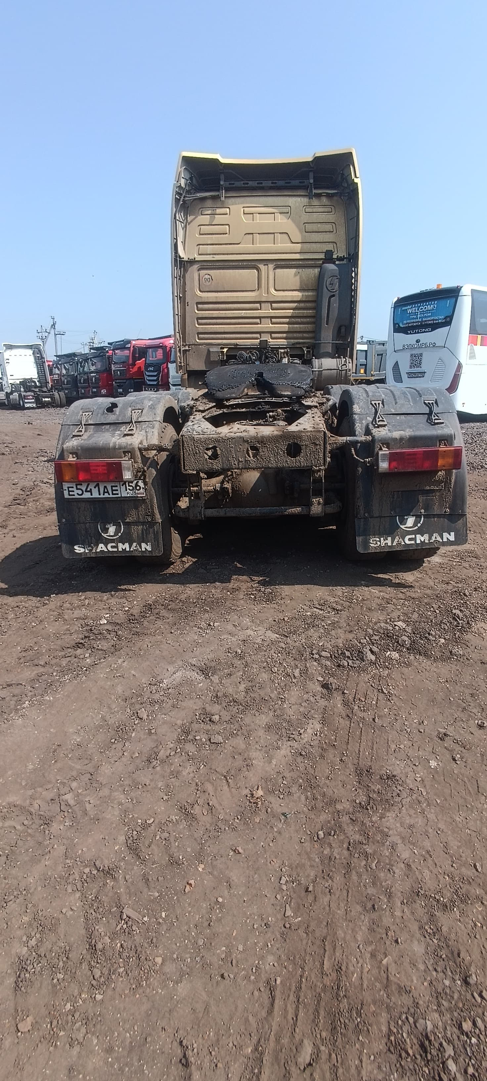 Shacman (Shaanxi) SX* 6x4 Седельный тягач SX42584V324 (Дизельный, 11,6 л, 423 л.с., МТ)
