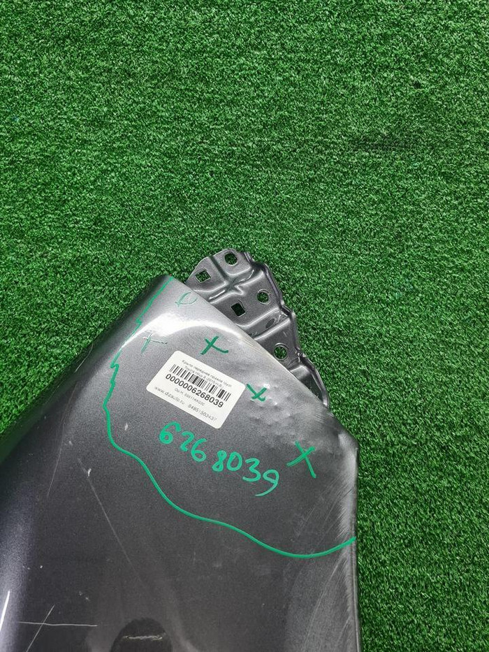 Крыло переднее правое Toyota Hilux 8 (2015-н.в.)