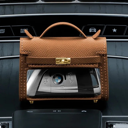 Универсальный чехол сумка коричневого цвета (Caramel) с цепочкой через плечо для хранения ключей от автомобиля или наушников