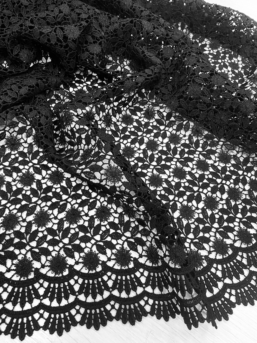 Ткань натуральный шелк 100% в кружевном полотне (Италия) ш-120см цена за 0,7 м