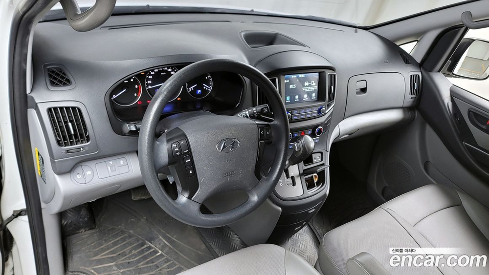 Hyundai The New Grand Starex Van 3-х местный (10.2019)