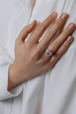 Кольцо с крупным розовым цирконием