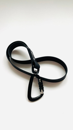 Водилка из биотана , 20 мм , 35 см. Карабин авиационный , черный.