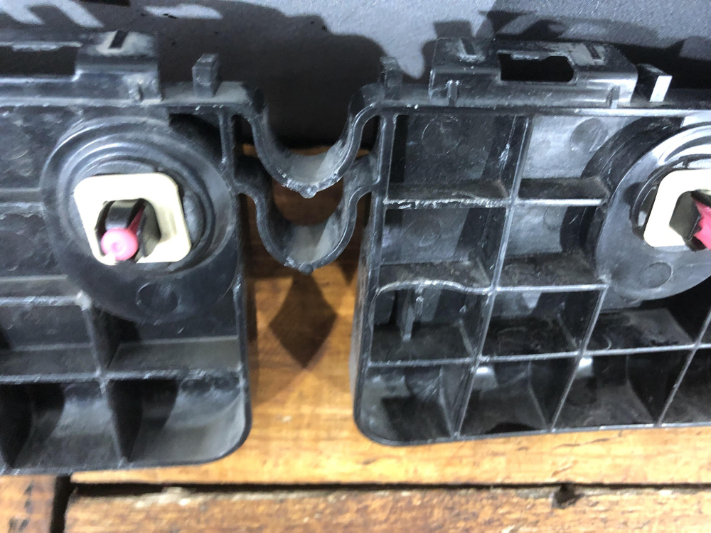 Крепление заднего бампера Land Cruiser 300 21-нв Б/У Оригинал 5215660150