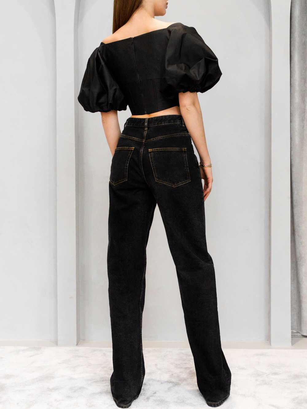 Шелковый топ с объемными рукавами