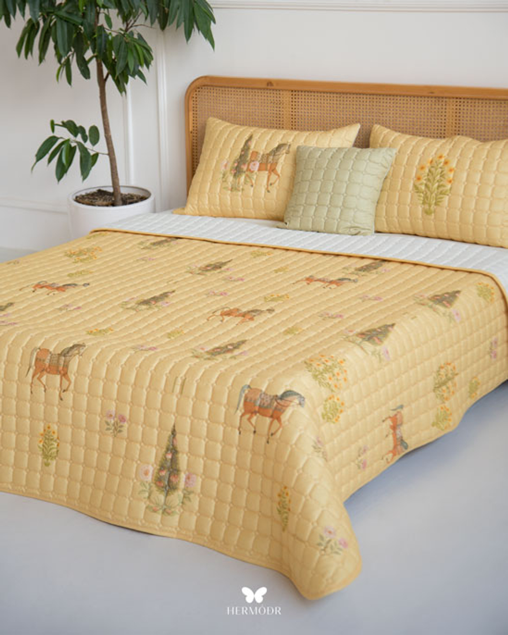 Комплект стеганного покрывала и 3 наволочек Soufiyan Tuscany Yellow Hermodr 130220310 Иран