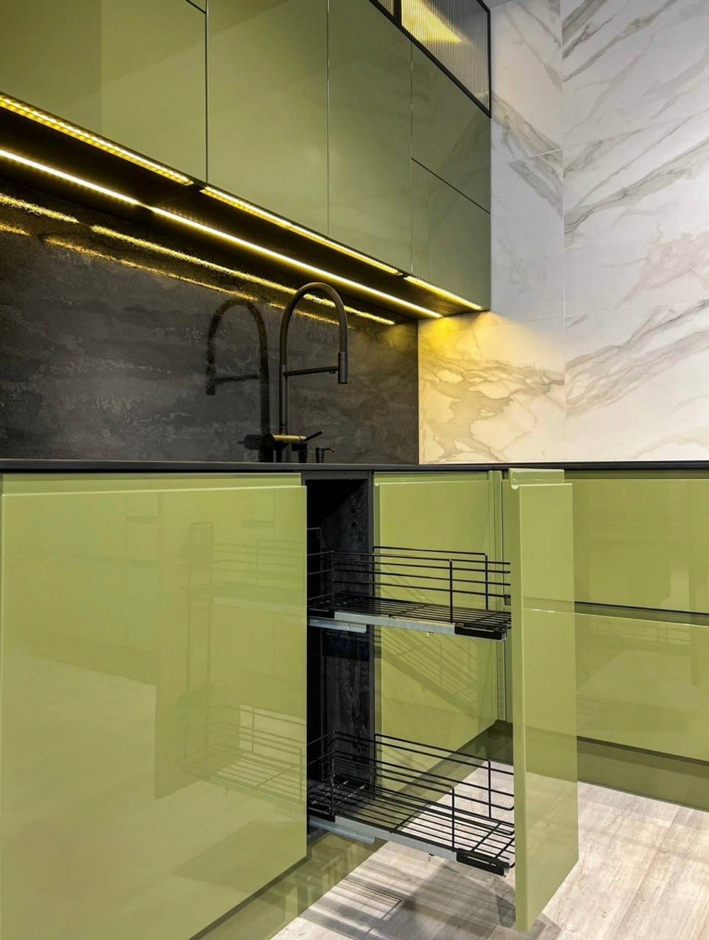 Кухня "Олива" 3000×3000 — стекло + глянец RAL 6013, Hettich, HPL