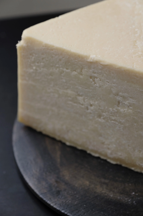 Сыр Россия пармезан твердый GRAN RE 12мес.