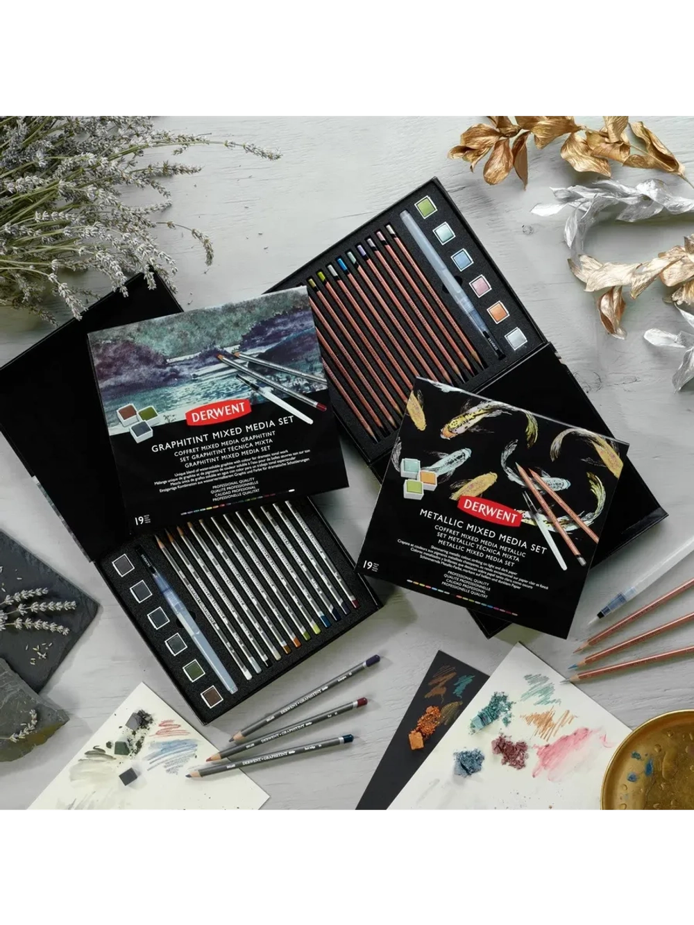 Подарочный набор карандашей и акварельных красок