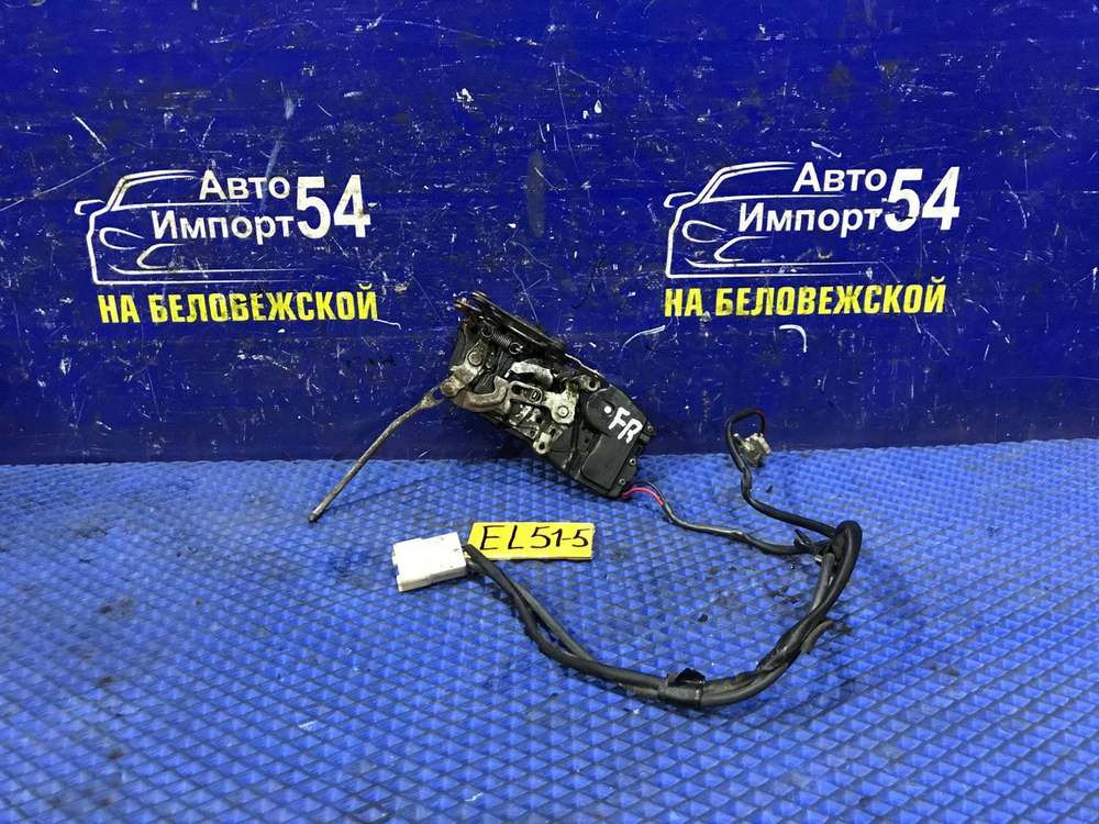 Замок двери передней правой TOYOTA CORSA 1997