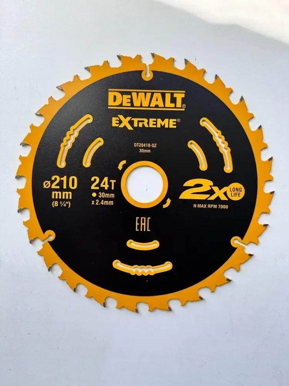 Диск пильный по дереву DEWALT Extreme 210 x 30 мм, 24 зуб