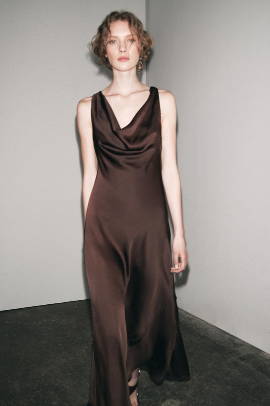 ZARA ДЛИННОЕ АТЛАСНОЕ ПЛАТЬЕ ИЗ КОЛЛЕКЦИИ ZW, КОРИЧНЕВЫЙ