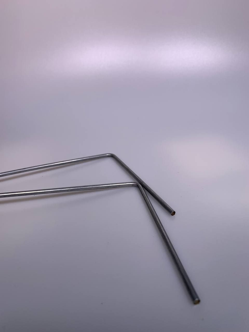 Петля - пружина дверки Indesit Ariston C00087073 + скобы + шурупы