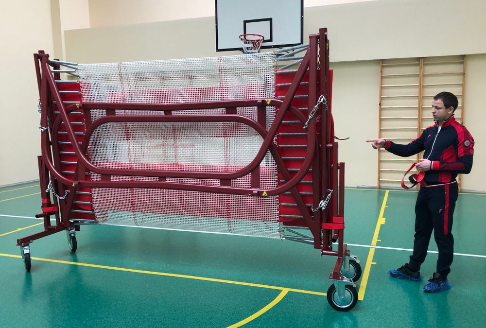 Профессиональный батут в сложенном виде