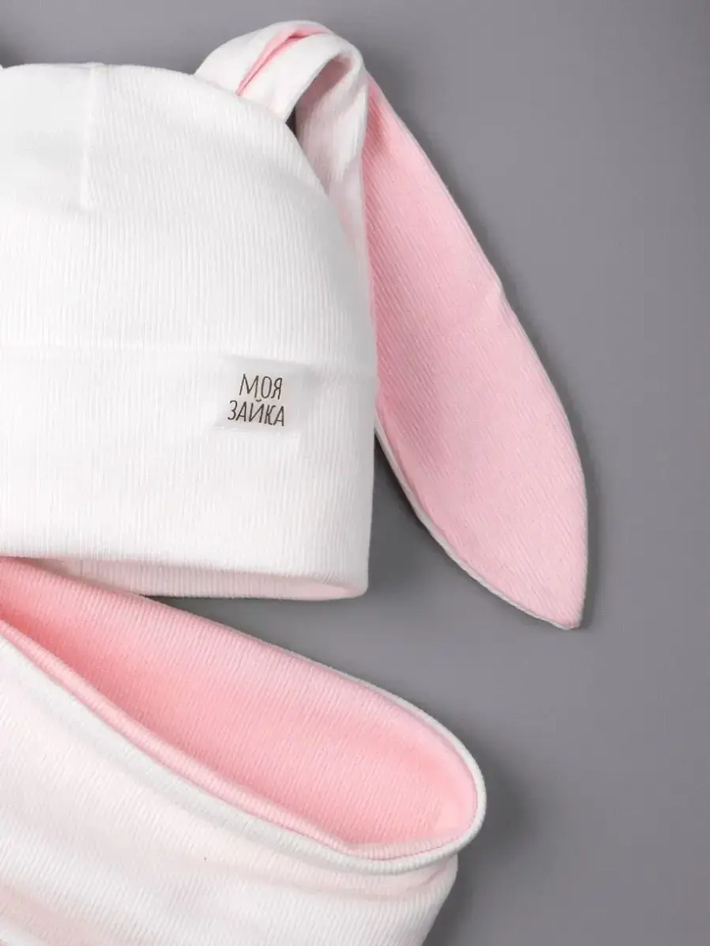 Шапка для девочек осенняя, с ушками, белая