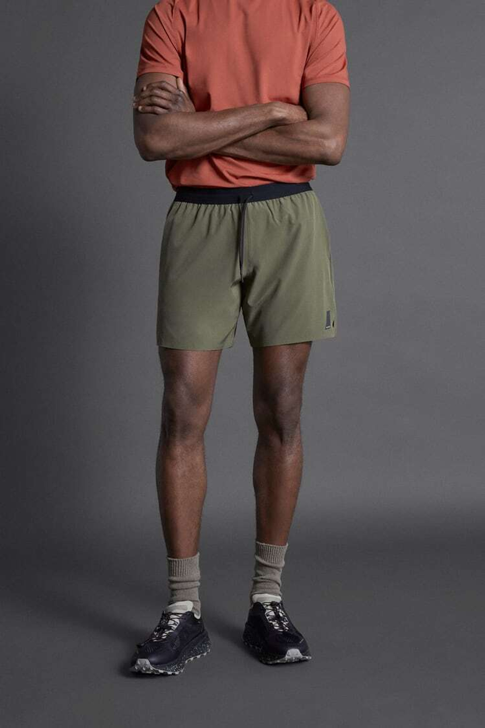 ZARA БАЗОВЫЕ СПОРТИВНЫЕ ШОРТЫ, ХАКИ