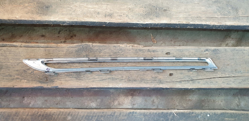 Молдинг решетки радиатора  Mercedes GLE (W166) 15-18 Б/У Оригинал A1668881585