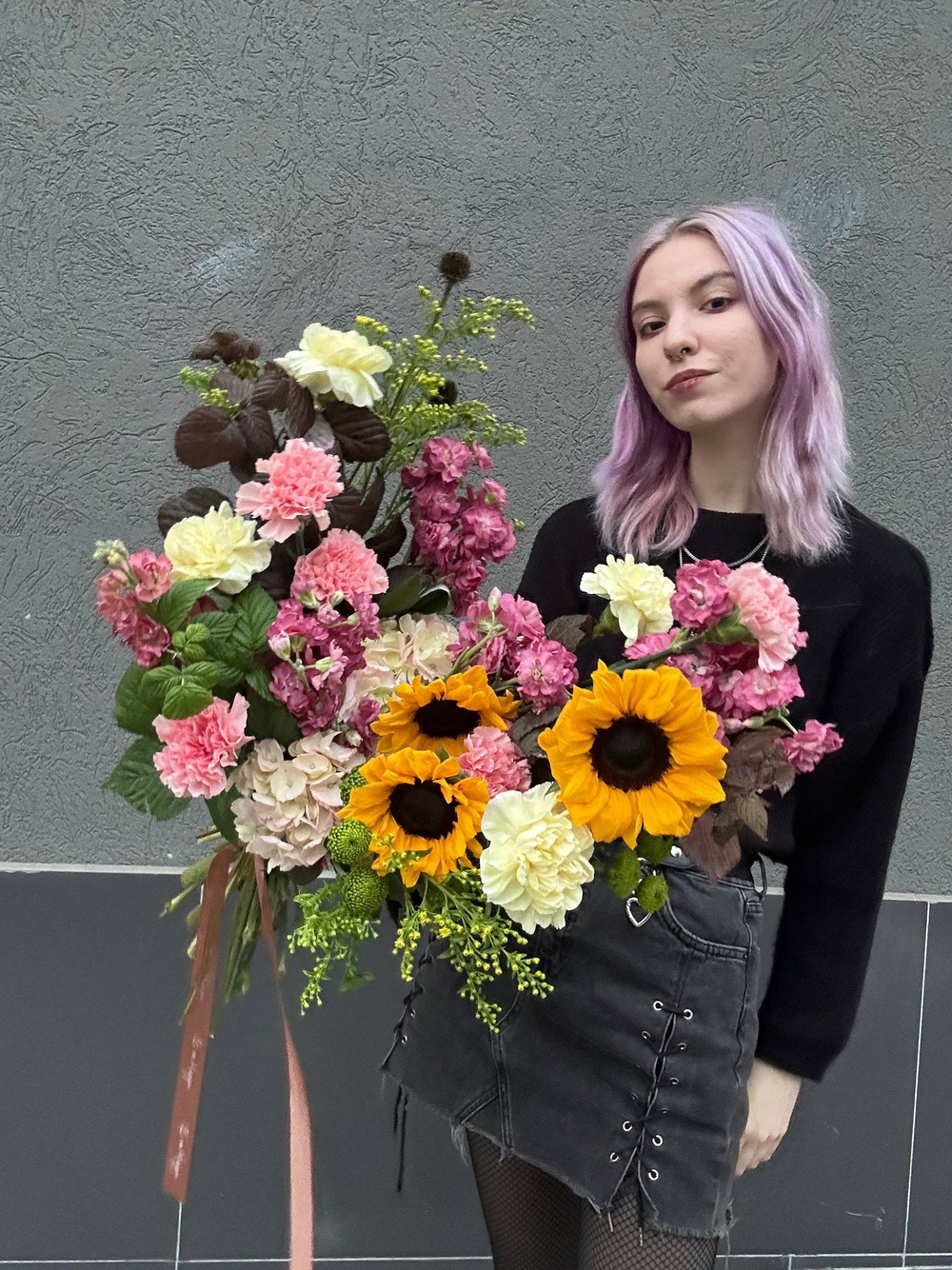 Букет 25 метровых роз XXL под ленту