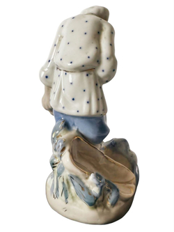 Фарфоровая статуэтка "Старик и золотая рыбка" Гжель