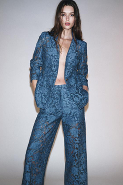 ZARA УКОРОЧЕННЫЕ БРЮКИ С КРУЖЕВОМ, СИНИЙ