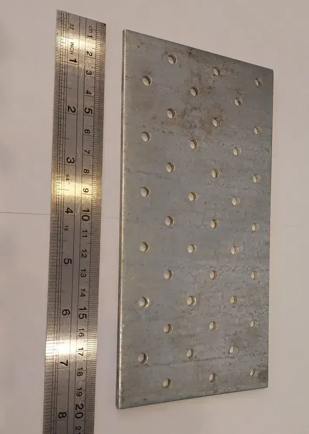 Пластина перфорированная 3мм. крепежная из оцинковки