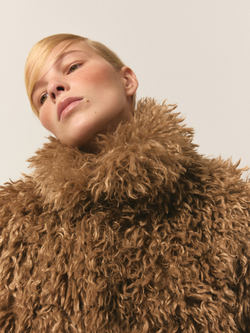 Шуба из эко-меха ламы