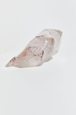 Горный хрусталь с гематитовым фантомом