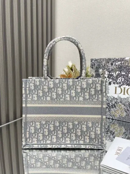 Сумка Dior Book Tote, светло-серый