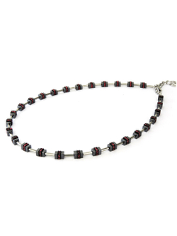 4647 Coeur de Lion - дизайнерское колье с кристаллами Сваровски.  Металл, гематит и стразы гранатового оттенка.