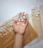 Вышивка на сетке загар/белый К105 правая